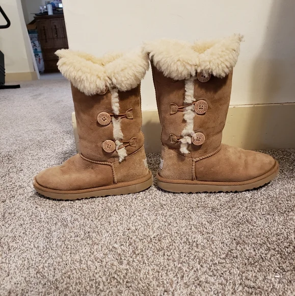 Authentic Ugg designer tall Triple Bailey Button boots sz 3 in good condition - Picture 8 of 14